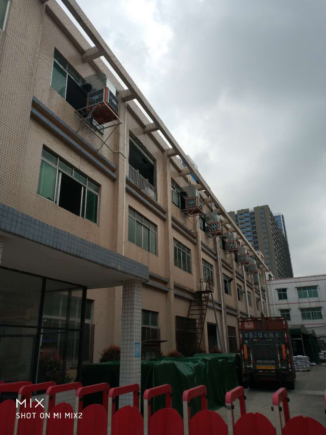 如何給高溫車間通風(fēng)降溫？